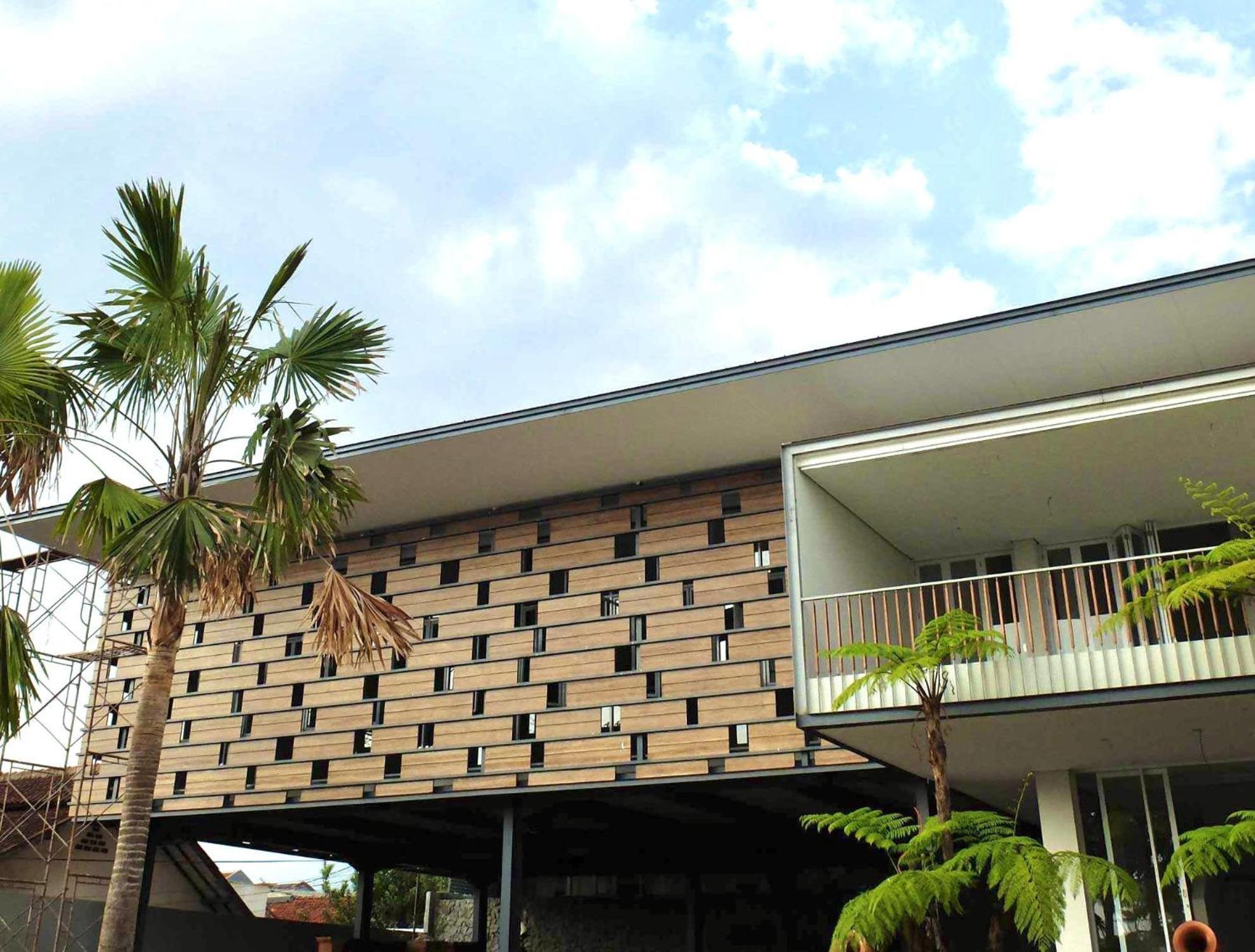 Proven Living Hotel Bandung Bagian luar foto